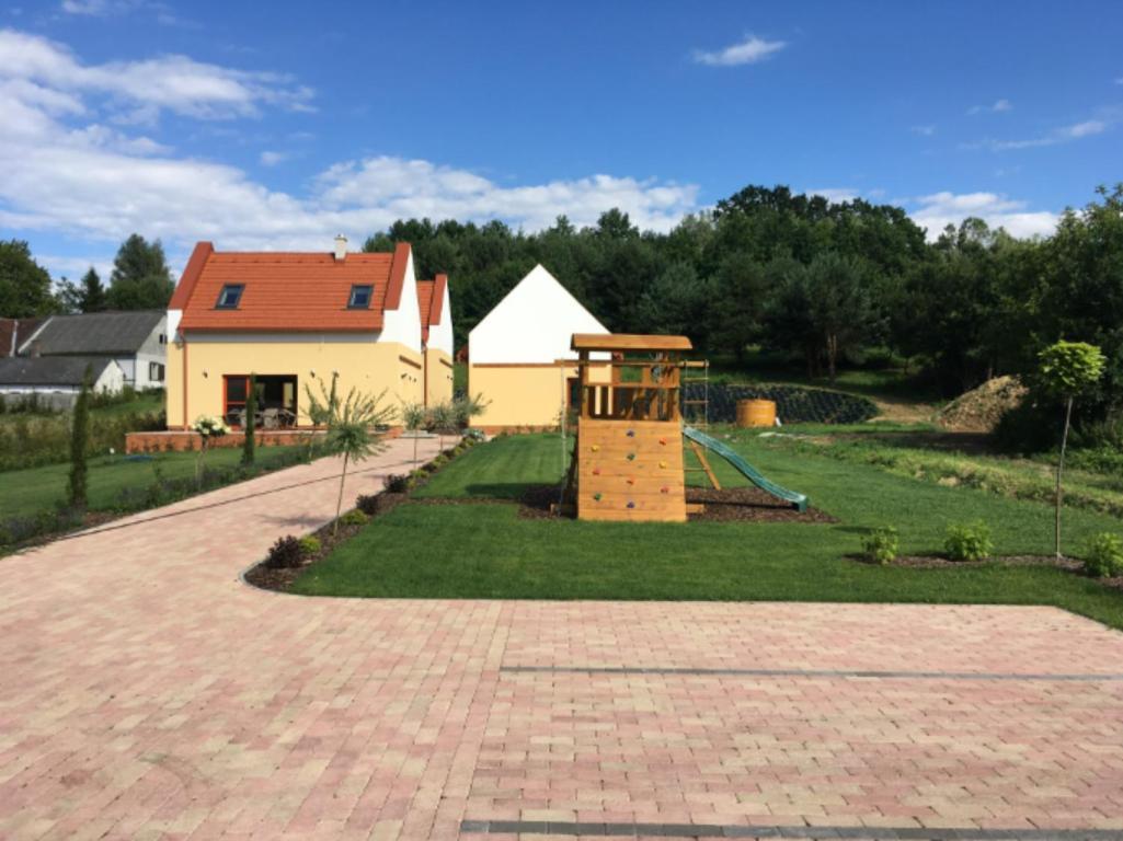 Vendvideki Pihenohazak * Felsoszolnok